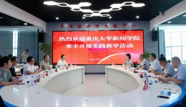 媒体融合实践教学，校地合作协同育人。黄凤麟摄